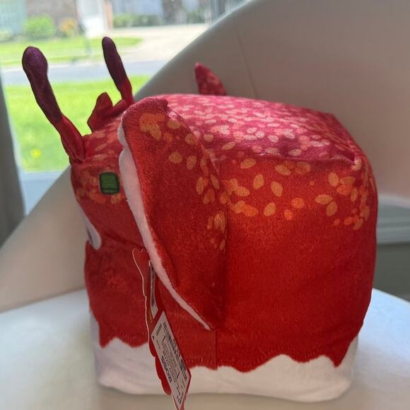 SDCC 2024 Disney Munchlings "Super Sizzling Tofu with Chili Sauce" Leroy Plush - Picture 4 of 8